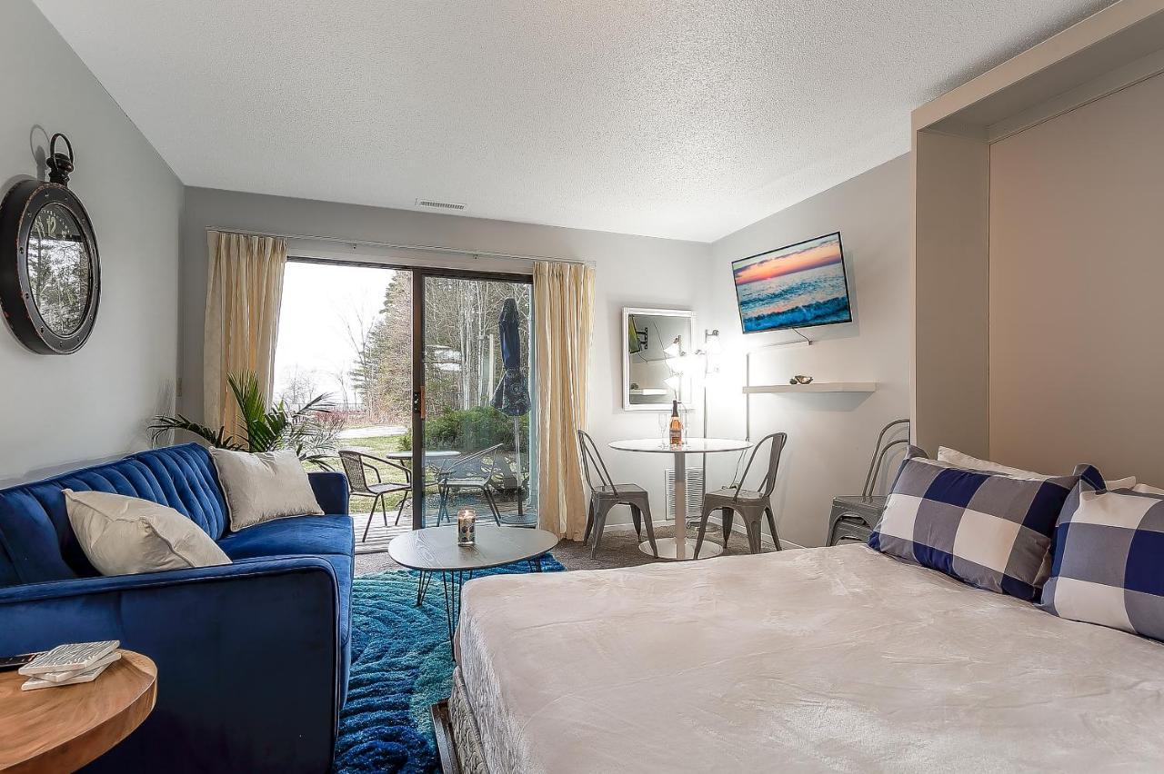 Beautiful Lake View Studio Condo At The Shores Traverse City Eksteriør bilde
