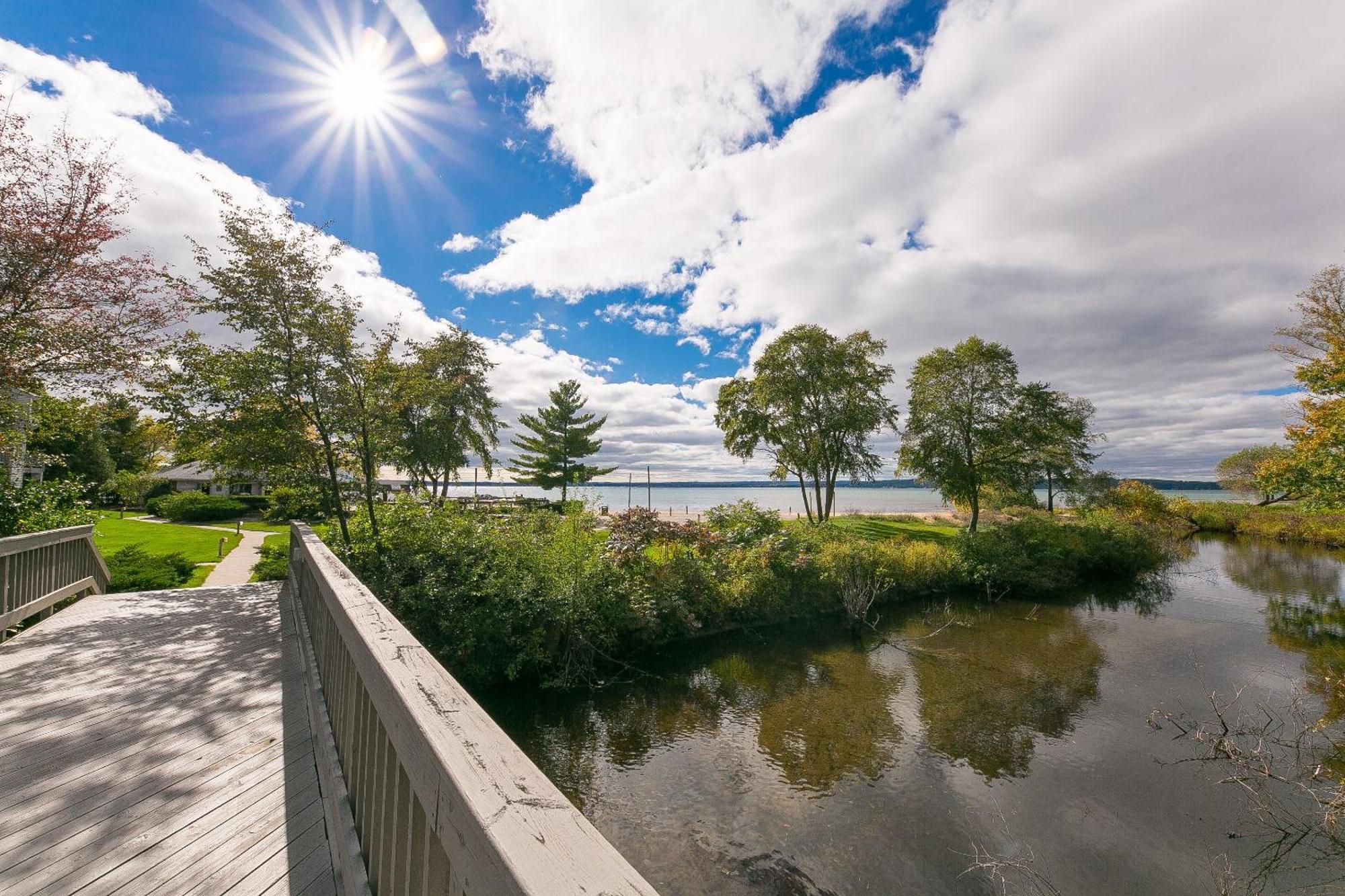 Beautiful Lake View Studio Condo At The Shores Traverse City Eksteriør bilde
