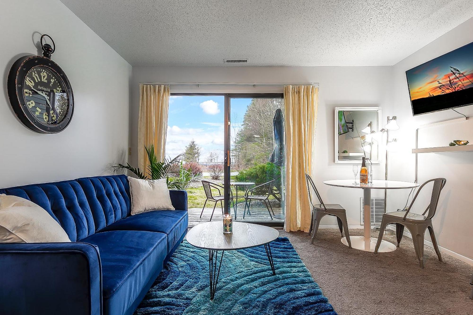 Beautiful Lake View Studio Condo At The Shores Traverse City Eksteriør bilde